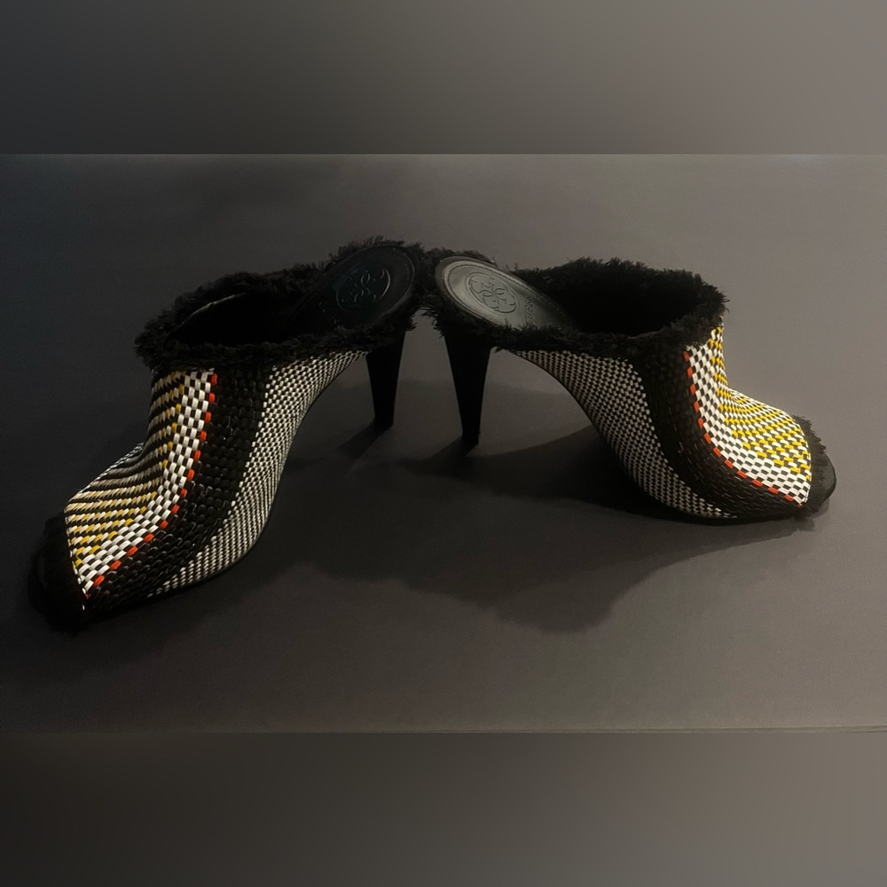 Guess open toe Heels β₯οΈππ€π€ - Picture 2 of 10